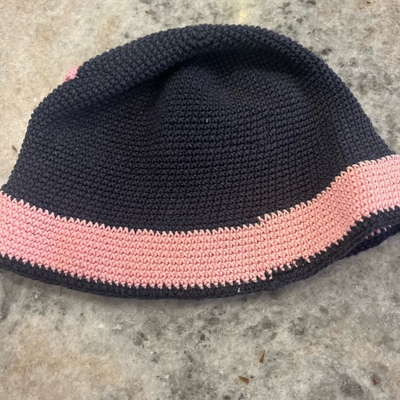 Vineyard Vines Pink and Navy Whale Hat and Mittens - Picture 4 of 7